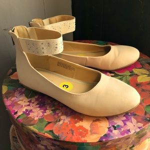 Brand New ,, Nine West ! Labeled size 3, they fit my size 5